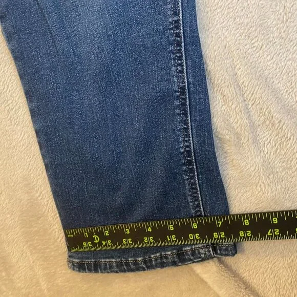 Lee Womens Capri Jeans Size 14 Medium Blue Denim Straight Cropped Stretch Casual - Picture 7 of 16
